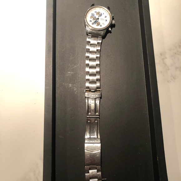 Timex chronograph wr 50m watch.  Model sr927 cell. Men’s watch w/stainless back - Picture 8 of 9